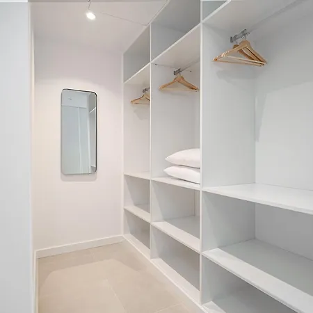 Moderne Proche De La Villa *